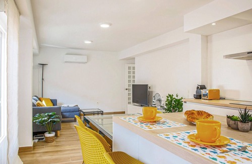 Almeria Centro Apartment | Lovely apartment in Almeria with WiFi