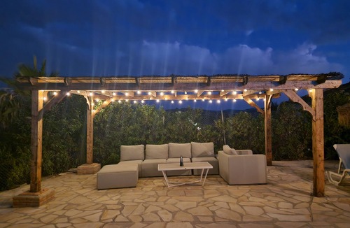 Vinuela Villa | Lovely family villa overlooking Lake and Mountains 15 mins from Coast