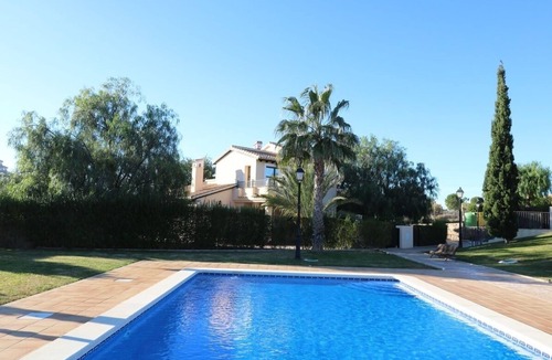 Corverica Villa | Lovely golf villa, great pool, table tennis, & free wifi, close to Club House