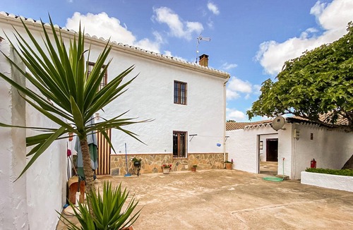 Villanueva del Trabuco House | Lovely home in Villanueva del Trabuco