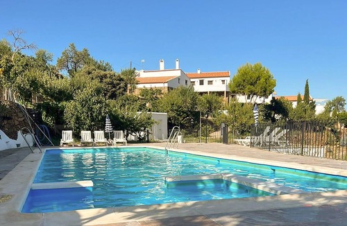 Laroya House | Lovely home in Laroya with WiFi