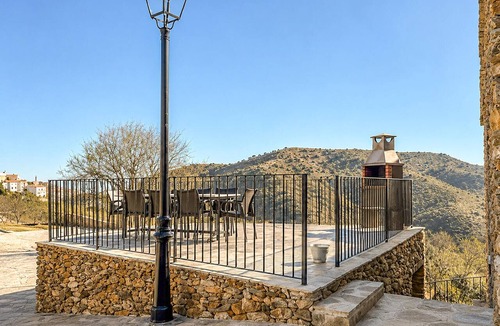 Laroya House | Lovely home in Laroya with WiFi
