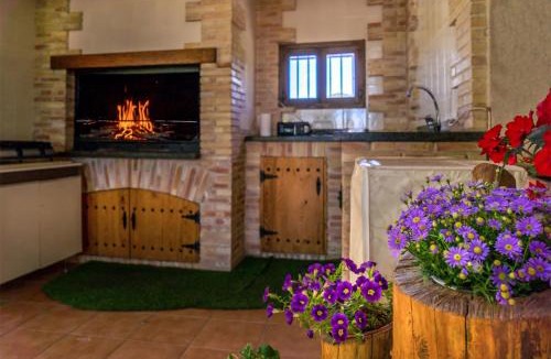 Cehegin Ski Chalet | Lujosa Casa Rural el Altico con barbacoa, chimenea y zona infantil