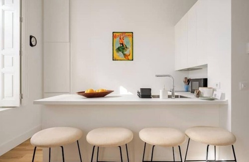 Feria Apartment | 🌙 Lunero: Elegant One-Bedroom Retreat in Seville’s Historic Old Town