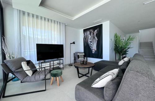 Castillo de Sabinillas Villa | Luxueuze villa met verwarmd zwembad en zeezicht