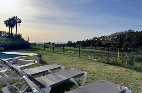 Castillo de Sabinillas Villa | Luxueuze villa met verwarmd zwembad en zeezicht