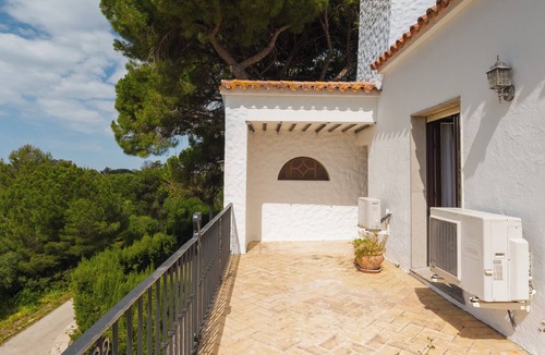 El Puerto de Santa Maria Ski Chalet | Luxurious finca with swimming pool near the beach.