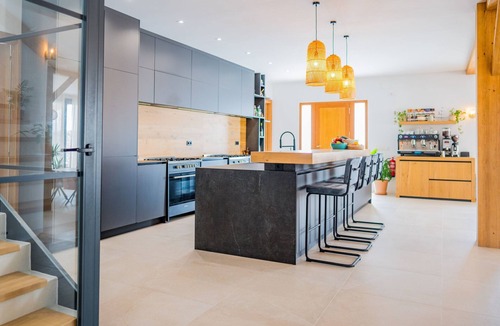 Galera House | Luxuriöse Finca mit Pool, Spa und spektakulärer Aussicht by Interhome