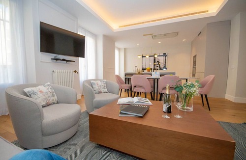 Cortes Apartment | Luxurious and Elegant Calle Alcalá Madrid Center ALC35