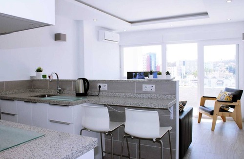 Benalmadena Costa Apartment | Luxury 1 Bedroom Apt, VFT/MA32393. 2 mins walk to the Beach,/Bars/Restaurants