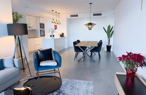 Alcorrin Apartment | Luxury 3 Bedroom Sea View Apartment with Gym & Spa