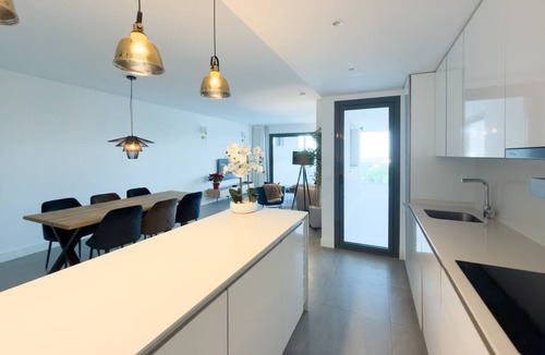 Alcorrin Apartment | Luxury 3 Bedroom Sea View Apartment with Gym & Spa