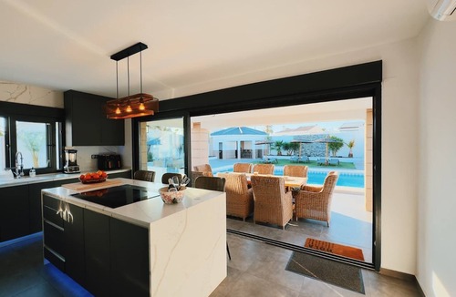 El Chaparral Villa | Luxury 5 Bedroom Villa with Pool Torrevieja, next to Water Park close to Beach