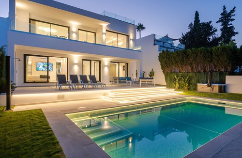 Guadalmina Villa | Luxury 5 Bedroom Villa In Real Club de Golf Guadalmina