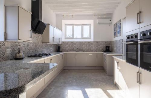 Sierra de Yeguas Villa | Luxury accomodation off grid