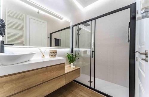 Embajadores Apartment | Luxury Apartment 6 Bedroom in Downtown by TuriVida