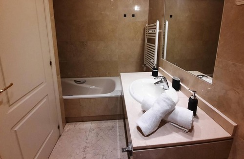 Arroyo de la Vega Apartment | LUXURY APARTMENT WITH SAUNA AND GYM