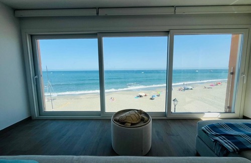 San Roque Apartment | Luxury, beachfront, two bed apartment.