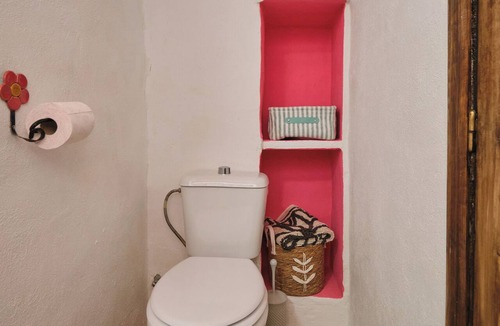 Arenas del Rey Bed & Breakfast | Luxury bedroom in Los Bermejales with a view of the pool.
