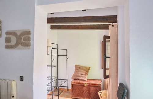 Arenas del Rey Bed & Breakfast | Luxury bedroom in Los Bermejales with a view of the pool.