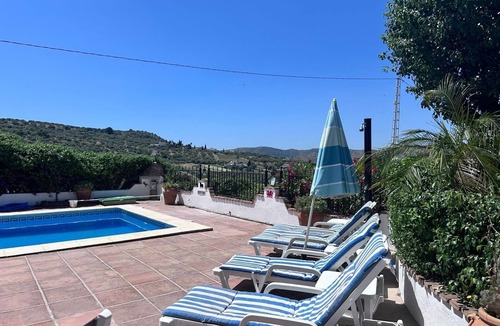 Alcaucin Villa | Luxury detatched Spanish Villa Spacious with Private Pool-in Lake Vinuela Valley