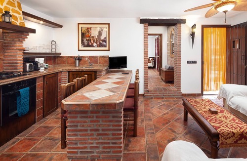 Villanueva del Trabuco Villa | Luxury holiday retreat, 2 pools, heated jacuzzi and free fibre optic WiFi and equestrian facilities
