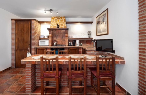 Villanueva del Trabuco Villa | Luxury holiday retreat, 2 pools, heated jacuzzi and free fibre optic WiFi and equestrian facilities