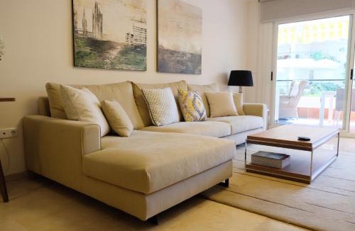 Guadalmina Apartment | luxury modern apartment with terrace, pool and garage!