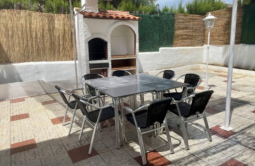 Peligros Ski Chalet | Luxury Retreat in Monteluz: Pool, Gardens & Privacy. Granada
