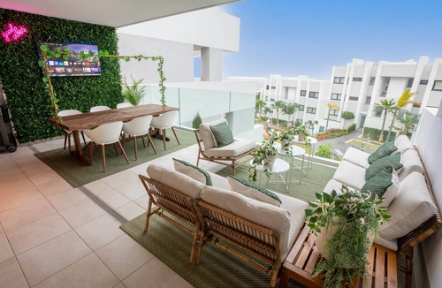 Puerto de la Duquesa Apartment | Luxury Seaview Resort Apartment