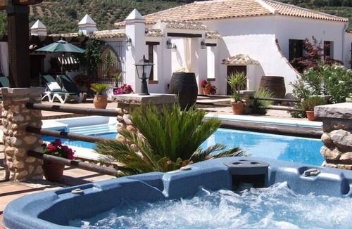Villanueva del Trabuco Apartment | Luxury Studio, 2 pools, jacuzzi, WiFi, equestrian