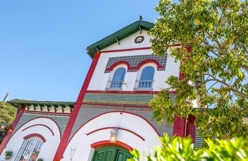 Malaga-Este Villa | Luxury Villa in Málaga - 5 Bedrooms, Pool, Garden, BBQ & Free Parking