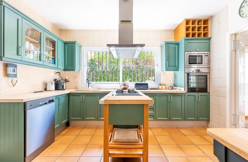 Benalmadena Costa Villa | 'Luxury Villa Larios Torrequebrada' with Sea View, Pool & Wi-Fi