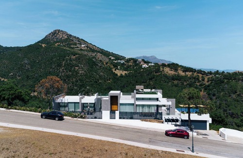 Benahavis House | Luxury Villa | Pool | Spa & Sauna | BBQ | Views