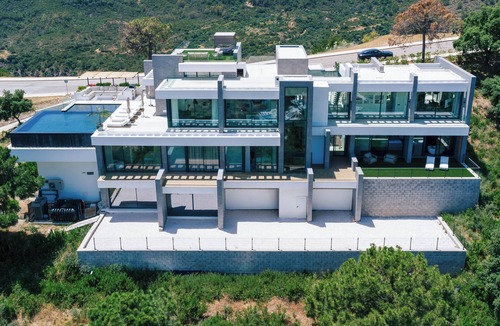 Benahavis House | Luxury Villa | Pool | Spa & Sauna | BBQ | Views