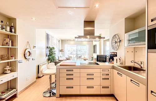 Benalmadena Costa Apartment | Luxury Waterfront Apartment with Pool, Terrace and Wi-Fi