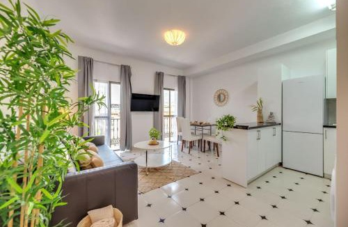 Arroyo de la Miel Apartment | LXR La Perla Renovated 2HAB. Apt