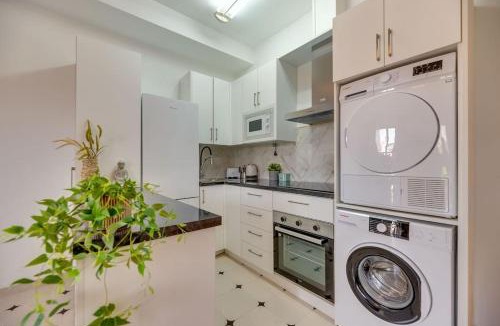 Arroyo de la Miel Apartment | LXR La Perla Renovated 2HAB. Apt