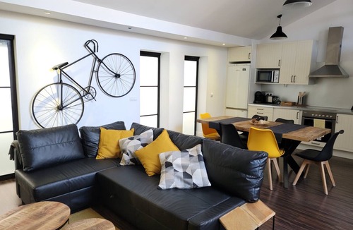 Burgos Apartment | Mía Suites II - Centro Histórico- Parking & Wifi Free