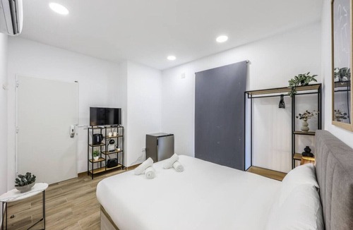 San Diego Apartment | Madrid Stay | Double Room near Atocha