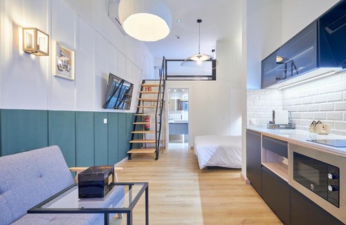 Las Acacias Apartment | Madrid Urban Comfort