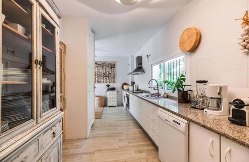 San Pedro de Alcantara Villa | Magnificent 3-bedroom Andalusian family villa near the beach and Puerto Banús