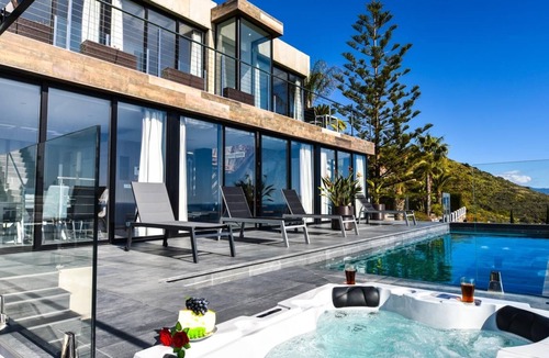Salobrena Villa | Magnificent 4 bedroom villa with stunning views