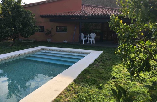 Hoyos Cottage | Magnificent house for 5 people with orchard and swimming pool, live rural Spain, wifi