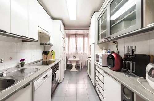 Barajas Apartment | MAGNIFICENT HOUSE WITH GARDEN IN MADRID 10 PAX - WIFICasa with garden VT353