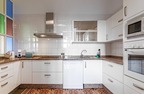 La Victoria Apartment | Malaga Center Flat Balcony Picasso Plaza Merced
