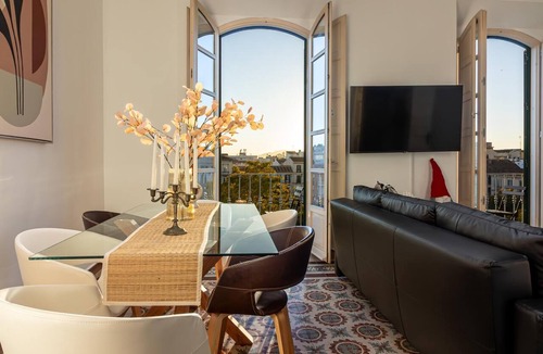 La Victoria Apartment | Malaga Center Flat Balcony Picasso Plaza Merced