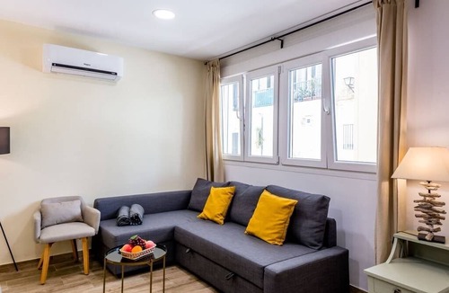 La Goleta Apartment | Malaga City Centre Apartment - R9956