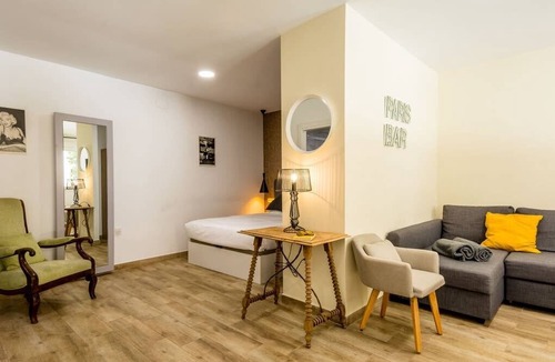 La Goleta Apartment | Malaga City Centre Apartment - R9958