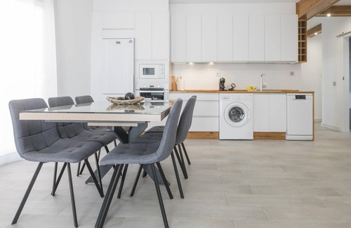 Province of Toledo Apartment | Maribel